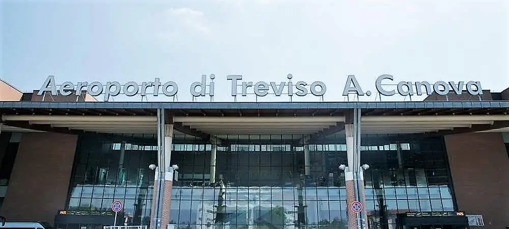 Aéroport de trévise pour Venise. Service VTC, transfert privé avec Pantarei Chauffeur service