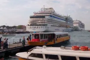 Transfert privé du terminal de croisière de Venise. Formulaire de réservation pour les croisiéristes qui arrivent aux aéroports de Venise et de Trévise