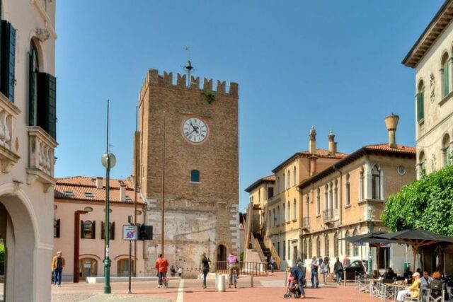 Mestre, città metropolitana di Venezia. modulo di prenotazione, trasporto privato con autista professionista, servizio taxi