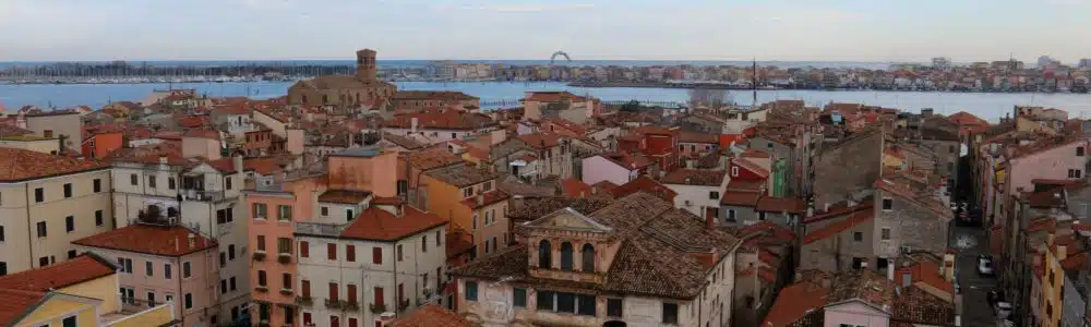 Service de transfert privé du port de Chioggia. Ville de pêcheurs située au sud de la lagune de Venise. Service VTC depuis ou vers l'aéroport Marco Polo