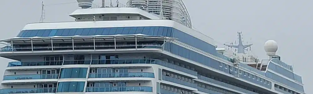 Nave da Crociera Oceania Vista, Oceania Cruises, trasporto privato dal porto di Trieste all'Aeroporto Marco Polo di Venezia o al Centro Città. Servizio di Noleggio Con Conducente con autista professionista